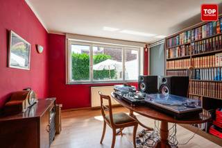 Deze woning is gelegen in een levendige, maar toch rustige buurt op een boogscheut van het centrum van Gent. Deze locatie combineert de charme van...