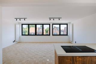 Op zoek naar een prachtig duplex-penthouse te koop nabij het centrum Sint-Niklaas? Ontdek dan zeker dit tot in de puntjes gerenoveerd...