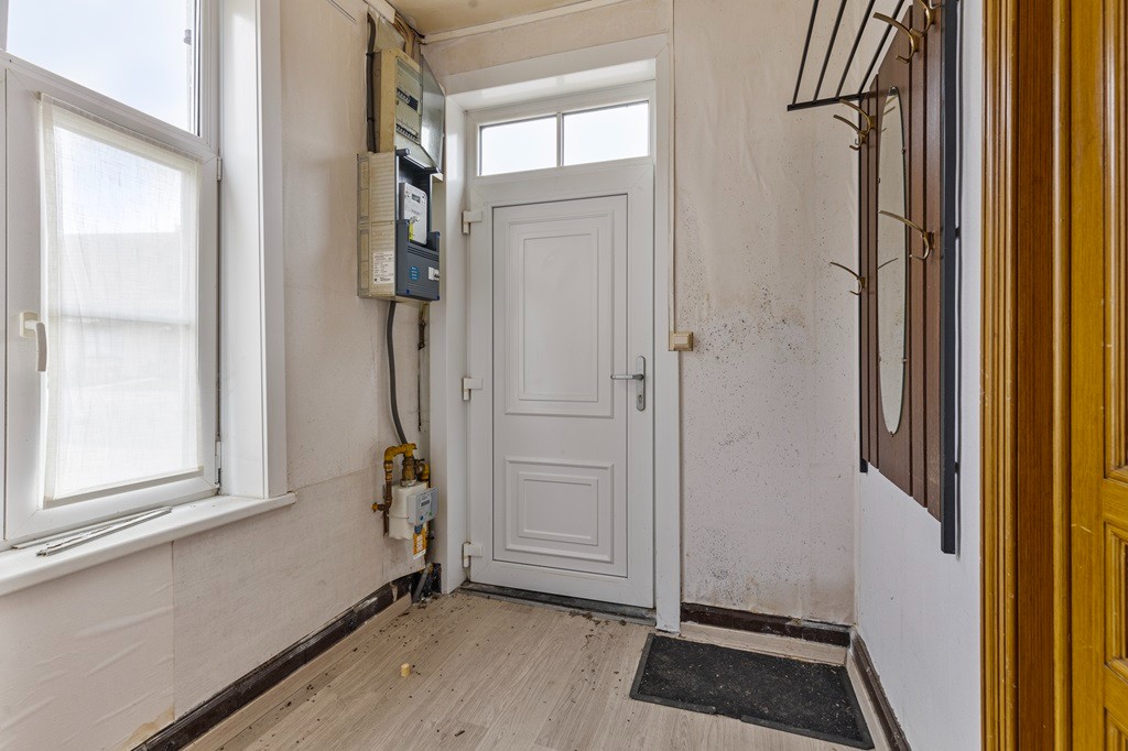 BUITENKANS! ALVERINGEM: Te renoveren/te slopen woonhuis "echt niet ver van de platse" met zongerichte tuin op 478m² grondoppervlakte. - foto 3