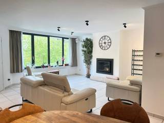 Residentieel gelegen appartement (140m²) met uitzicht op de Leuvense vaart en nabij Vrijbroekpark.Het appartement omvat een inkomhal, WC,...