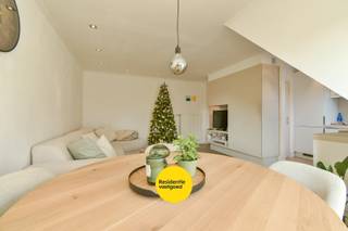 Welkom in de Bruggestraat 16/10: een recent gerenoveerd en energiezuinig appartement, centraal gelegen in het hart van Torhout. Dankzij de...