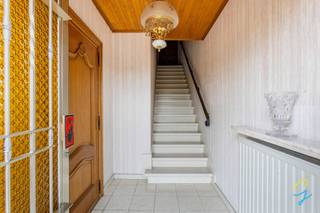 For a viewing or more information, call Saimen at 0470 79 24 20 or email saimen@cornelis-goeman.be<br /><br />For sale: detached single-story home in Onkerzele (Geraardsbergen)<br /><br />This well-maintained detached single-story home is quietly located in Onkerzele, a borough of Geraardsbergen, within walking distance of the center, shops, schools, and public transportation.<br /><br />The ground floor features an entryway, a spacious garage, and a practical, spacious storage room with access to the garden.<br /><br />The first floor includes a separate half-bath, a cozy living room, and a bright kitchen with access to the garden, where you can enjoy the outdoors in peace.<br /><br />On the second floor, you’ll find two bedrooms, an office/storage room—ideal as a home office or hobby room—and a bathroom.<br /><br />This home is the perfect opportunity for first-time buyers, young families, or investors looking for a well-located property with plenty of potential.<br /><br />Interested? Feel free to contact us for more information or to schedule a visit.