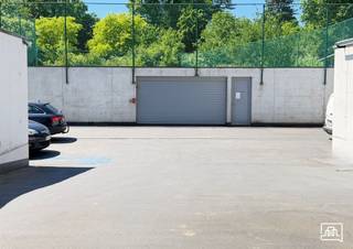Heverlee: An individual locked garage box in the vicinity of the Philipssite and Park Abbey. In a recent building (2014) with a sectional remote...