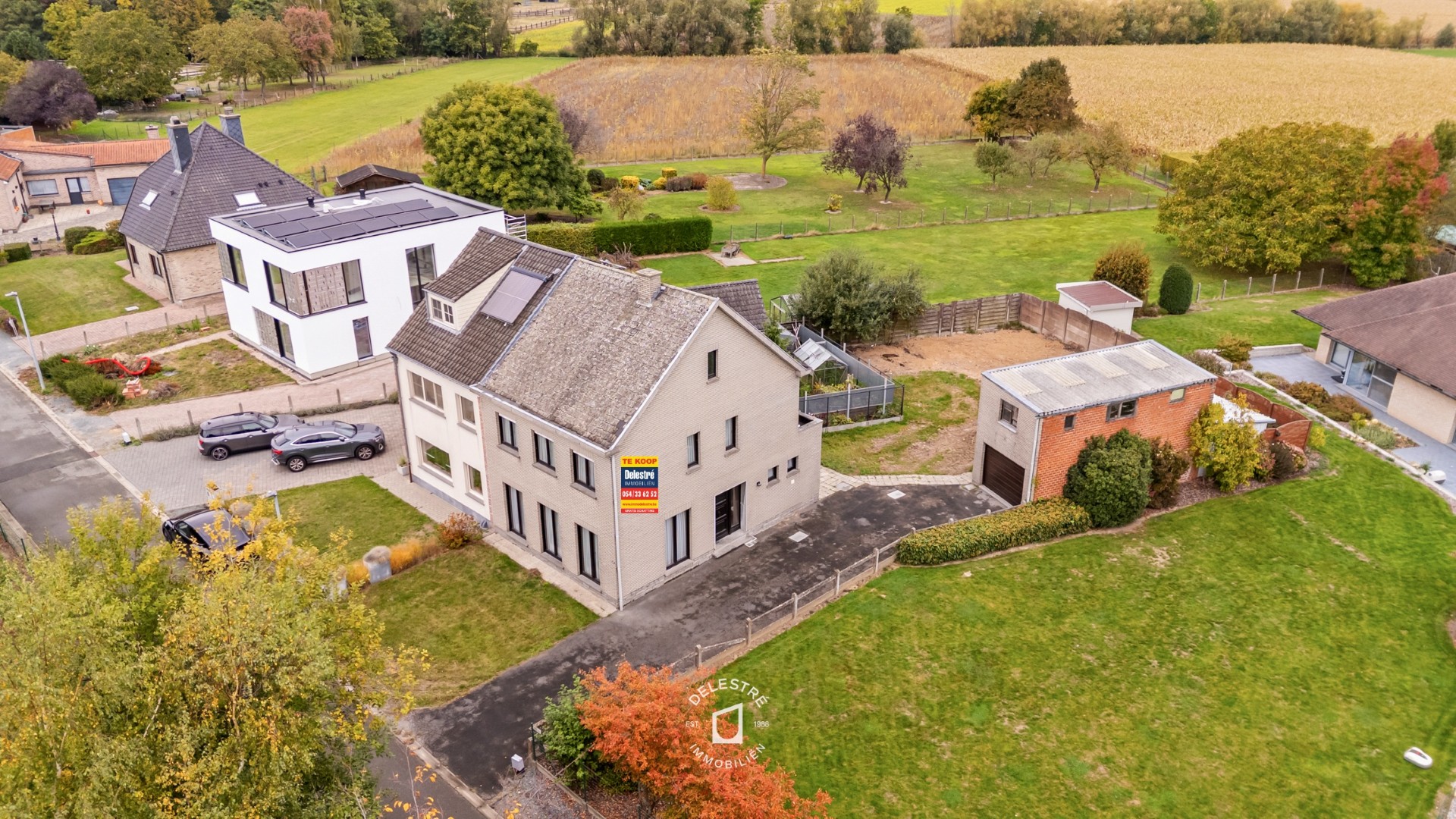 RUSTIG GELEGEN HALFOPEN MET TUIN EN GARAGE - foto 1
