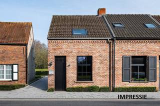 Deze charmante woning werd in 2022 volledig gerenoveerd en combineert modern comfort met een warme, huiselijke sfeer.Bovendien wordt de straat...