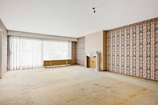 <h1><span>Ruim en uniek appartement met 4 slaapkamers</span></h1>
<p><span>Op te frissen appartement van ca. </span><strong><span>205 m²</span></strong><span> met een </span><strong><span>zuidgericht terras</span></strong><span> en maar liefst </span><strong><span>4 slaapkamers</span></strong><span> gelegen op de tweede verdieping. Dankzij de indrukwekkende </span><strong><span>gevelbreedte van ca. 18,5m </span></strong><span>geniet u van veel lichtinval en ruimte. De woning bevindt zich op een absolute toplocatie in Borgerhout, op wandelafstand van het openbaar vervoer, winkels, scholen, gezellige horecazaken en het gezellige </span><strong><span>Te Boelaarpark</span></strong><span>.</span></p>
<p><span>Deze eigendom bestaat uit </span><strong><span>twee verbonden appartementen</span></strong><span>, elk met een eigen kadastraal nummer. Hierdoor is dit een ideale opportuniteit voor wie op zoek is naar een ruime woonst met mogelijkheden voor een combinatie van wonen en werken, een kangoeroewoning of co-housing.</span></p>
<h2><span>Indeling appartement 1</span></h2>
<ul>
<li><span>Inkomhal met ingebouwde kasten</span></li>
<li><span>Gastentoilet</span></li>
<li><span>Slaapkamer 1 met aansluitende dressing/berging</span></li>
<li><span>Badkamer</span></li>
<li><span>Keuken</span></li>
<li><span>Ruime leefruimte met doorgang naar de leefruimte van appartement 2</span></li>
</ul>
<h2><span>Indeling appartement 2</span></h2>
<ul>
<li><span>Inkomhal met ingebouwde kasten</span></li>
<li><span>Gastentoilet</span></li>
<li><span>Slaapkamer 2</span></li>
<li><span>Slaapkamer 3</span></li>
<li><span>Slaapkamer 4</span></li>
<li><span>Badkamer 2</span></li>
<li><span>Badkamer 3</span></li>
<li><span>Keuken</span></li>
<li><span>Leefruimte</span></li>
</ul>
<h2><span>Troeven</span></h2>
<ul>
<li><strong><span>Mobiscore: 9,4/10</span></strong></li>
<li><span>Unieke woonoppervlakte van ca. </span><strong><span>205 m²</span></strong></li>
<li><span>Indrukwekkende </span><strong><span>gevelbreedte van ca. 18,5m</span></strong></li>
<li><span>Twee verbonden appartementen, elk met een eigen kadastraal nummer</span></li>
<li><span>Ideaal voor een combinatie van wonen en werken, co-housing of kangoeroewonen</span></li>
<li><span>Zuidgericht terras</span></li>
<li><span>Beide appartementen beschikken over een </span><strong><span>EPC-label B</span></strong></li>
<li><strong><span>2 kelderbergingen</span></strong></li>
<li><span>Mogelijkheid tot aankoop van </span><strong><span>2 autostaanplaatsen</span></strong></li>
</ul>