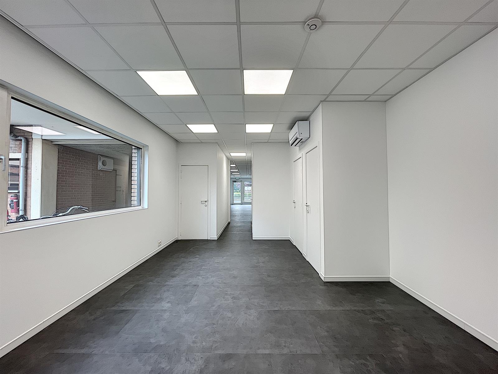 Gerenoveerde handelsruimte (kantoor) met kelder in Gent.  - foto 5