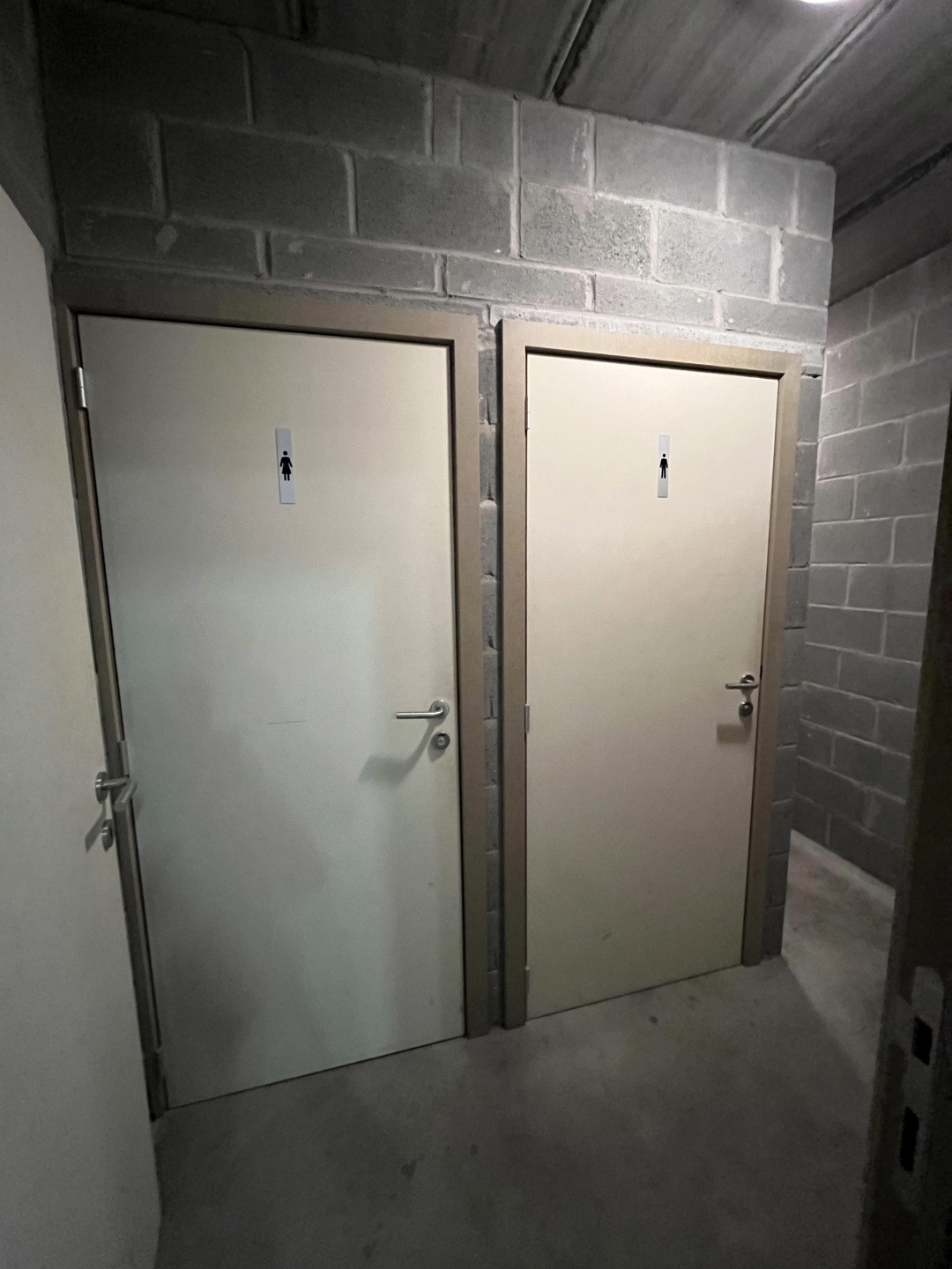 CENTRAAL GELEGEN MAGAZIJN VAN 300M² - foto 5