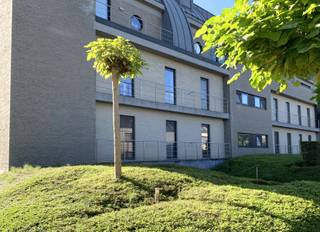 Prachtig gelijkvloers hoekappartement, 142m², in Euroresidentie II, een rustige residentie, op een schitterende locatie langsheen het...