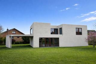 Moderne CASCO villa volledig zuid gerichte tuin in een mooie rustige woonwijk met landelijk karkakter.Op 1minuut wandelen van de vlooibergtoren.Op 5...