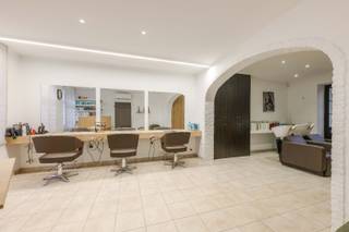 Deze ZEER RUIME HERENWONING is gelegen in het pittoreske dorp Aarsele (deelgemeente van Tielt) met name in de Aarselestraat 8 op een perceel grond...