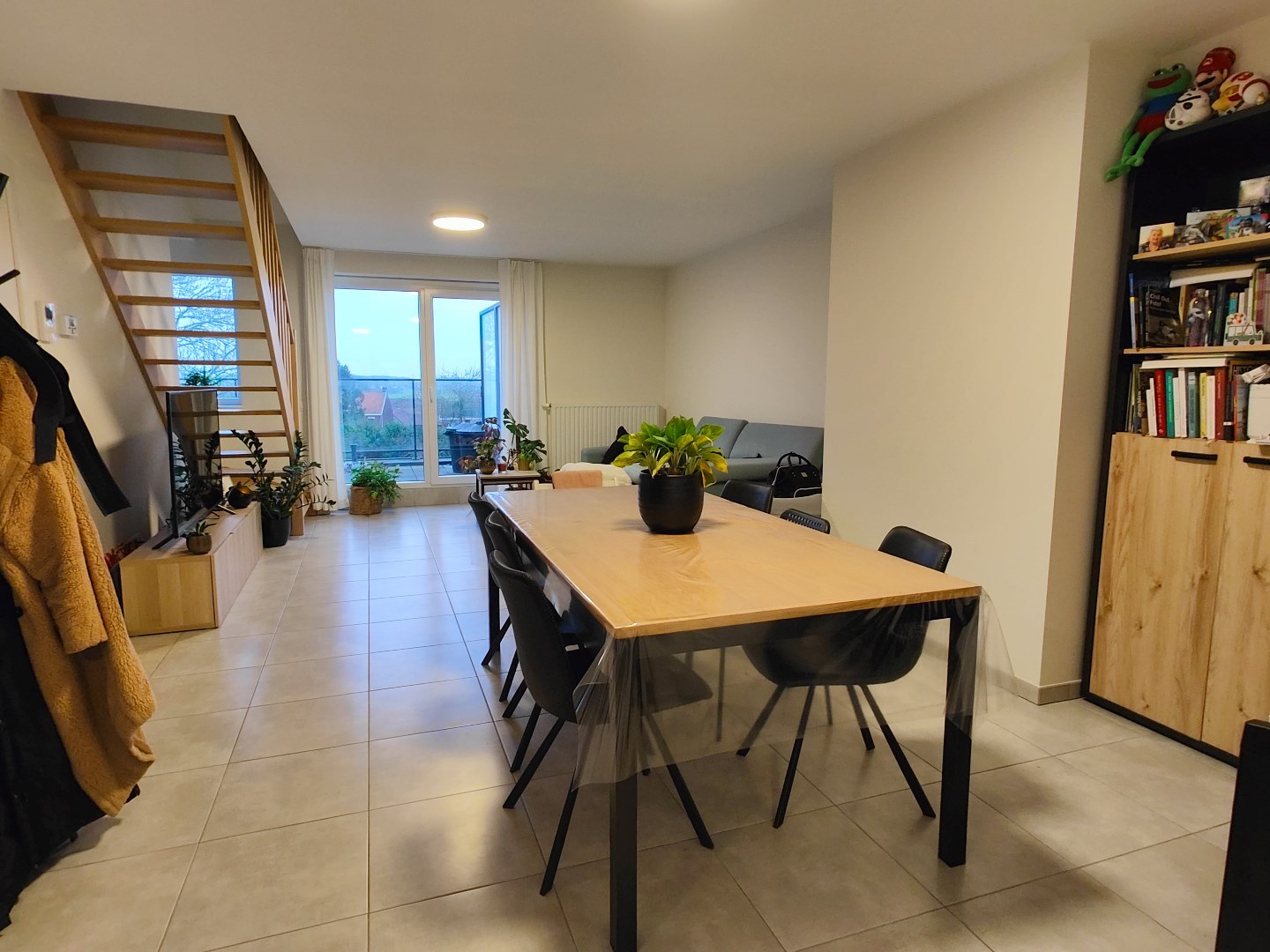 Volledig afgewerkte duplex met 2 slaapkamers en een private autostaanplaats - foto 2