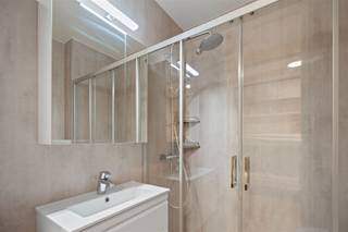 Welkom in residentie Alexandra, waar deze schitterende en ruime studio op jou wacht.Gelegen op een absolute toplocatie, op slechts 150 meter van de...