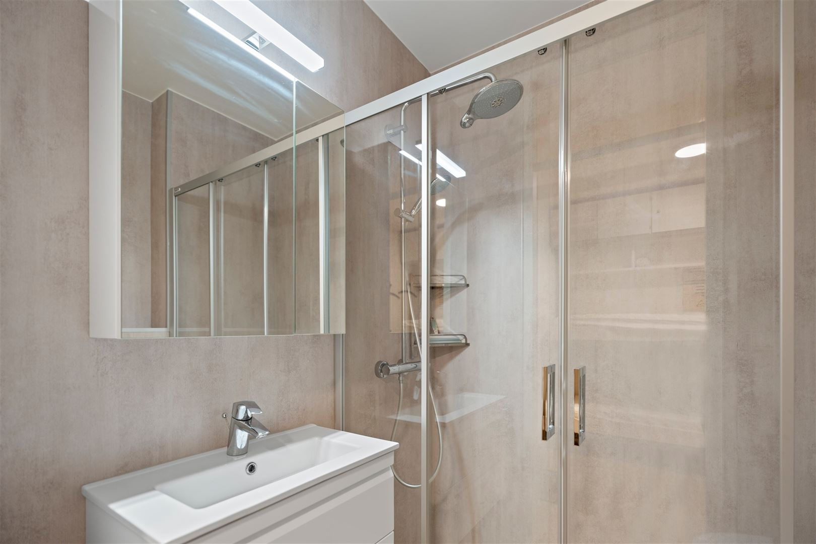 Grote vernieuwde zuidgerichte studio met groot terras - foto 2