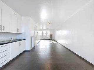 Disposition :1er étage :- entrée avec toilettes invités- espace de vie lumineux- cuisine ouverte avec four, plaque vitrocéramique, hotte et...