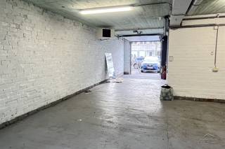 Ruime garagebox / opslagruimte / atelier te koop plaats voor 4 à 5 autos ideaal voor hobby of werkruimteBent u op zoek naar een ruime garagebox,...