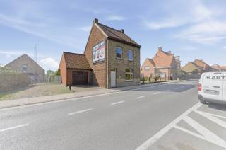[[ DIT PAND NEEMT DEEL AAN DE ERA OPEN HUIZEN DAG OP 13/6 VAN 14:30 TOT 15:30 ]]Te koop: karaktervolle open bebouwing in het centrum van Diksmuide,...