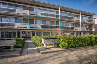 Instapklaar appartement met kelderberging en garagebox in een rustige wijk te BrasschaatOp zoek naar een lichtrijk en comfortabel appartement op een...