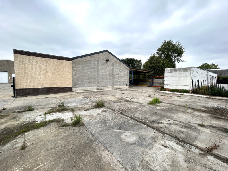 Goed gelegen magazijn met buitenopslag, overdekte opslagruimte en kantoor - photo 5