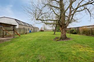 Ontdek deze solide gezinswoning gelegen in de Reytstraat te Nederename (Oudenaarde). Dit op te frissen pand telt 4 ruime slaapkamers en...