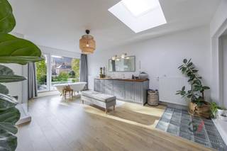 Spacious and characterful home just steps from the bustling center of Mechelen.With 225 m² of living space and 398 m² of land, this is the ideal...