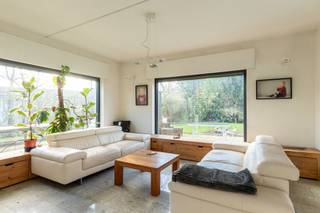 Welkom in de Herman De Cuyperstraat 29, Een mond vol net zoals de troeven van deze ruime woning! Gelegen in een sfeervolle en doodlopende straat...