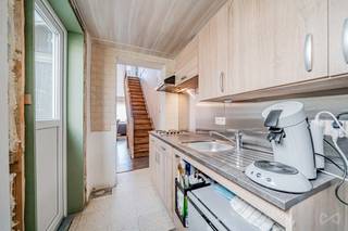 House 3 bedrooms, garage and garden.Composition:The living room consists of a living room and a dining room, a separate semi-equipped kitchen, a...