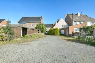 Ontdek een unieke kans in het hart van Ruddervoorde!Welkom bij de Sint-Elooisstraat 26, deze bijzondere locatie biedt een ongeëvenaarde mogelijkheid...