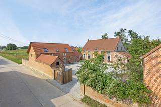 * BEVEKOM (Beauvechain), on the border with BIERBEEK (Opvelp)* within walking distance of Sint-Jans-College in MELDERT (Hoegaarden)* E40 motorway /...