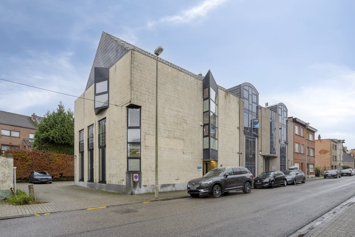 Kantoorgebouw met eigen parking te koop Strombeek-Bever - foto 1