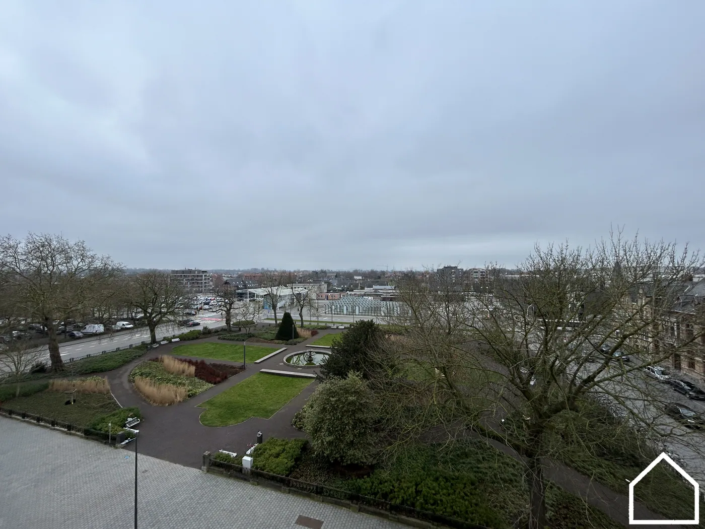 Appartement met 1 slaapkamer, terras en garage - foto 2
