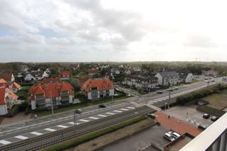 Situé au huitième étage avec terrasse orientée sud. Vue sur les villas du quartier Simli (vue jusqu'à Dixmude). Faible valeur EPC grâce à des...