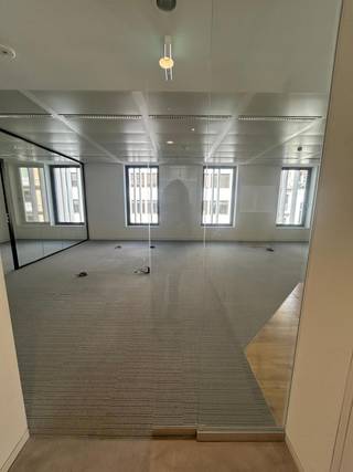 Office for rent located between the stations Art-Loi and Maelbeek. Plus the building is surrounded by al the European Institutions.<br /><br />• Parking available (2.000 €/place/year)