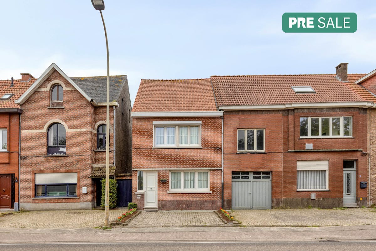 Karaktervol huis met tuin te koop nabij centrum Wuustwezel! - foto 1