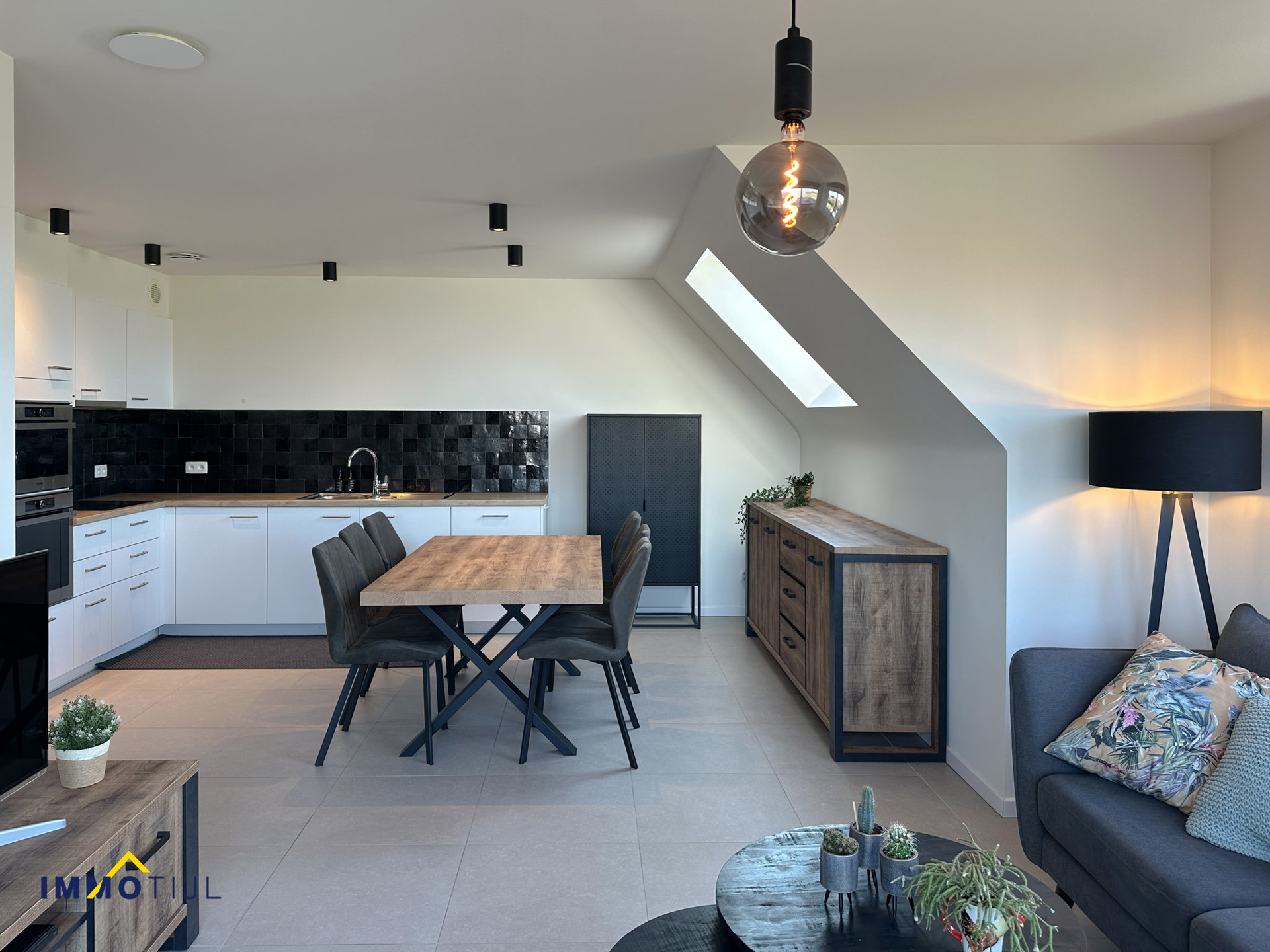 Recent duplex appartement met 2 slk, terras en parkeerplaats - foto 2