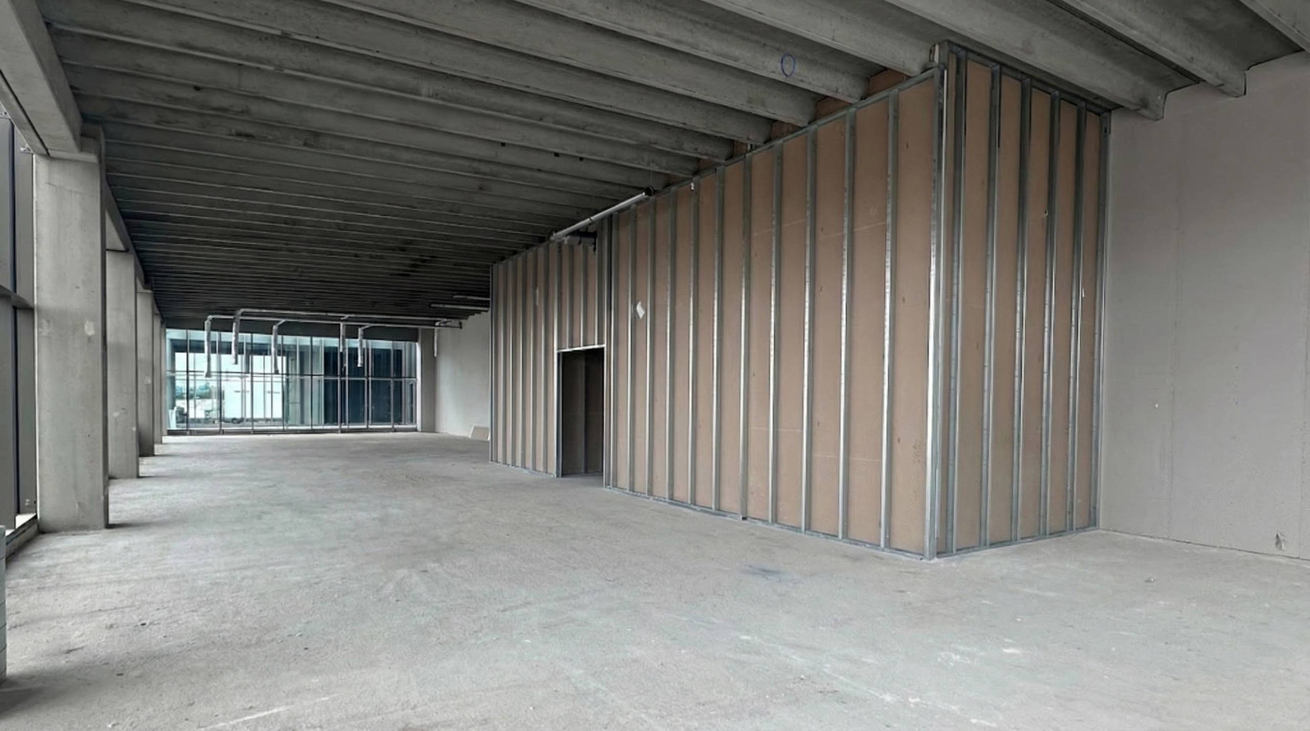 Kantoorruimte van 585 m² te huur. - foto 3