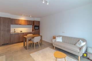 Prachtig gerenoveerd GLV 1 slaapkamer appartement met airco en ZW-terras in't groen!Dit zopas gerenoveerd pareltje kent een hoge afwerkingsgraad en...