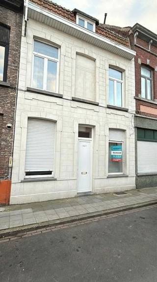 A louer : maison de 3 chambres à coucher dans le centre de MenenSituée dans la Weststraat 12, à distance de marche des magasins, des écoles et des...