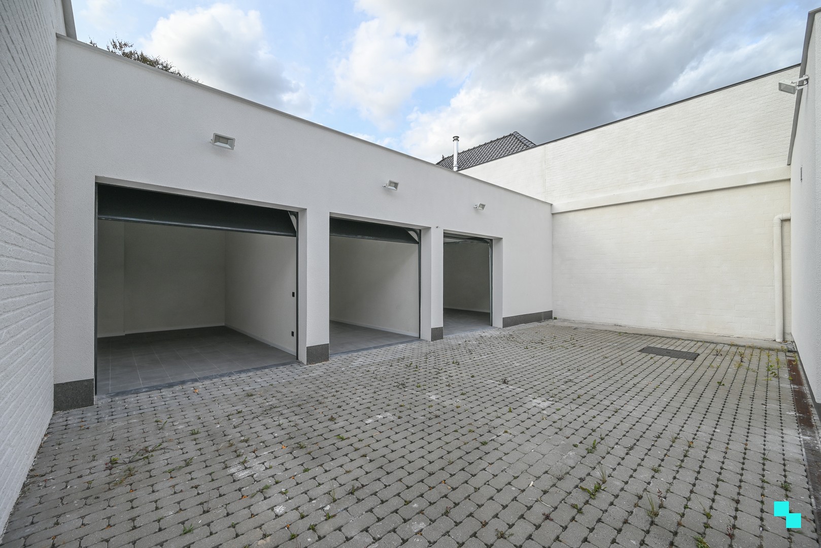 Afgesloten garagebox binnen kleinschalige residentie in hartje Wevelgem - photo 3