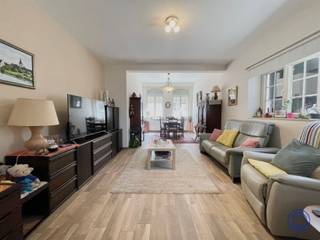 Informatie gebouw gemengd gebruikDit gebouw biedt een combinatie van een ruim magazijn en een comfortabele woning. Het magazijn van ca. 430 m² met...