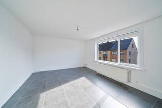 Dit instapklare appartement op de tweede verdieping geniet van een centrale ligging in Bredene, vlak bij de Spuikom en alle voorzieningen. De...
