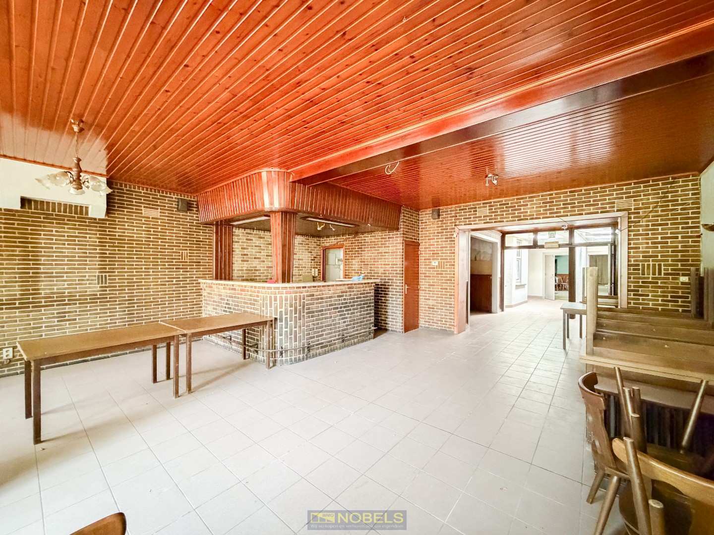 Te koop, Veelzijdig handelspand met woonst en feestzaal in historisch Ename! - foto 5
