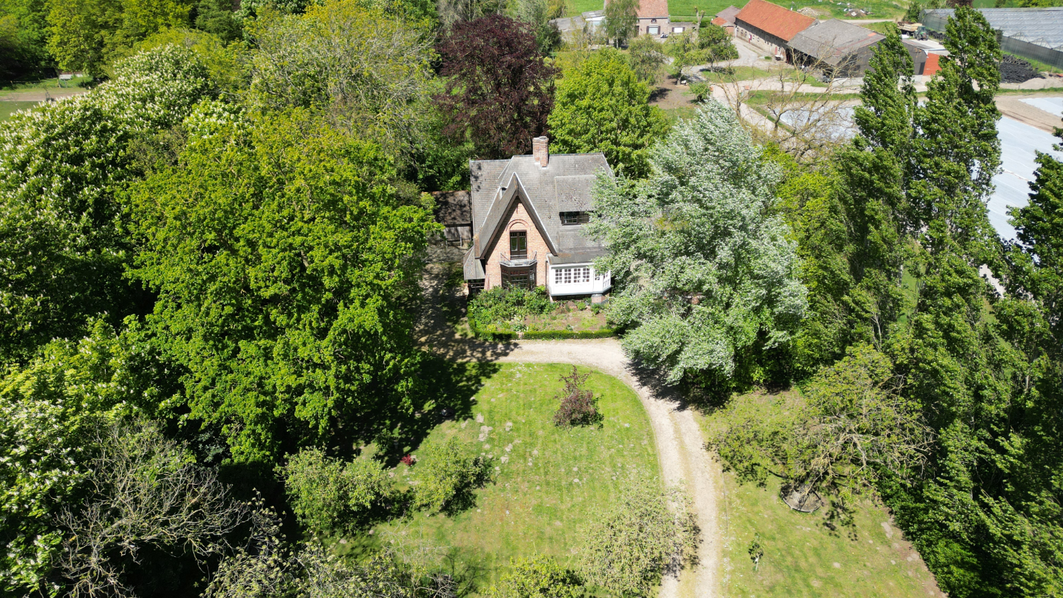 Karaktervolle woning op uniek domein - foto 2