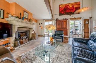 Découvrez cette charmante villa à l'ambiance chaleureuse et méridionale, idéalement située au cœur d'un écrin de verdure et d'une...