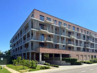 Plan uw bezoek via www.polares.euIn deze recente residentie in Herent kan je op de vierde en bovenste verdieping dit tweeslaapkamer-appartement...