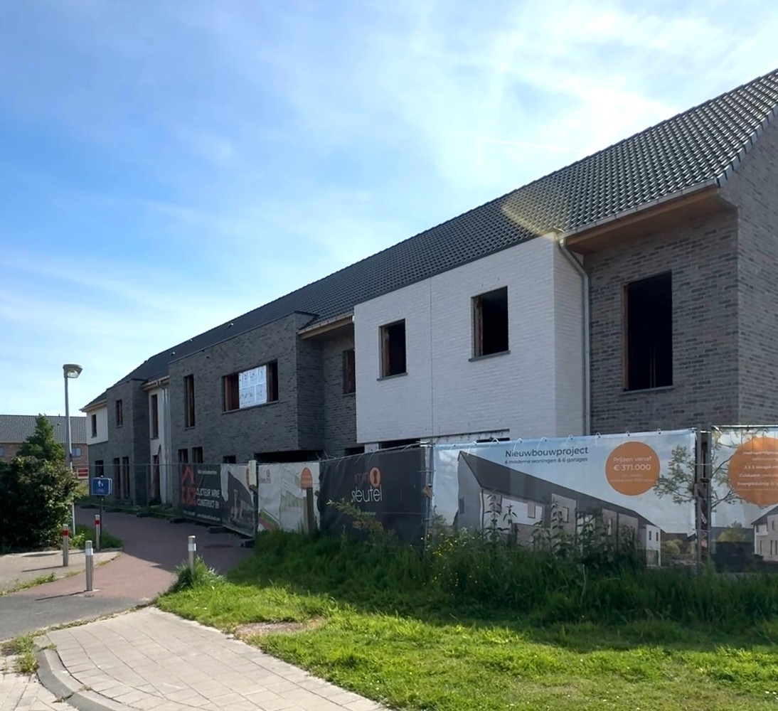 HALFOPEN NIEUWBOUW MET 3 SLPKS &amp; ZONNIGE TUIN TE ASSEBROEK! - foto 1