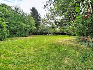 Mooie bouwgrond, voor gesloten bebouwing, gelegen in de Vuurkruislaan te Wilrijk. Het betreft 2 percelen, welke samen een oppervlakte hebben van 1.399m², en bevindt zich in een rustige en aangename leefomgeving.<br /><br />De ligging van deze bouwgrond is een enorme troef. U geniet van hier van een rustige residentiële omgeving, terwijl u toch op een korte afstand bent van het centrum van Wilrijk en diverse voorzieningen. Op een boogscheut kan je genieten van het Park van Eeden. Op wandelafstand vindt u openbaar vervoer, scholen, winkels,... Ook de A12 en andere belangrijke invalswegen zijn vlot bereikbaar. <br /><br />De bouwvoorschriften;<br />Alle verdiepen max 13m diep<br />Breedte = 7m<br />Voortuinstrook = 5m.<br /><br />Een interessante opportuniteit voor wie op zoek is naar een bouwgrond op een rustige, residentiële locatie in Wilrijk.<br /><br />Meer informatie: edegem@immopoint.be
