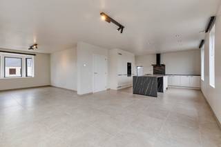 Bent u op zoek naar een energiezuinig en volledig gerenoveerd appartement in een rustige, groene omgeving? Dan is dit luxueuze duplexappartement...