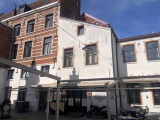 Leuke gemeubelde triplexstudio gelegen in het hartje van Leuven! De studio is gelegen op de 2de en 3de verdieping en biedt een mooi zicht op het...