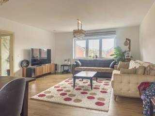 Voor meer informatie of een bezoek contacteer Anne De Block van OC Vastgoed: 0471 38 00 36 of anne@ocvastgoed.beDeze gezinswoning (244m²) met...